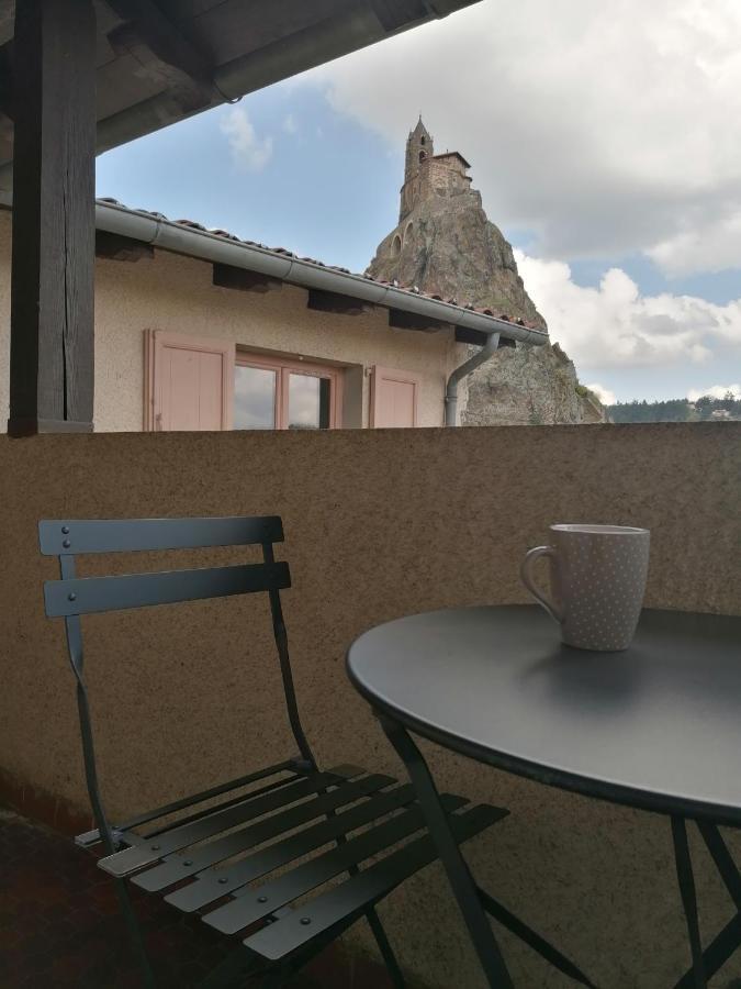 Studio Avec Balcon Au Pied Du Rocher D'Aiguilhe Appartement Le Puy-en-Velay Buitenkant foto